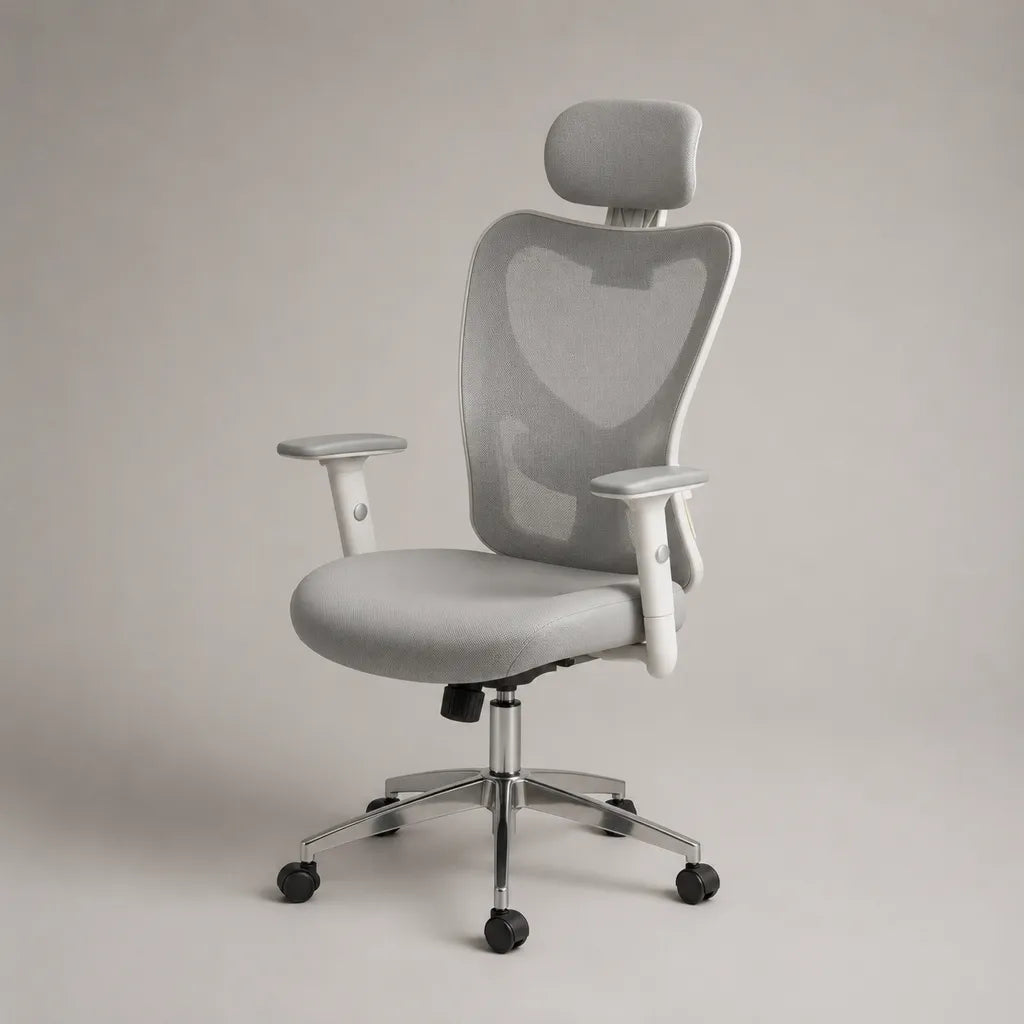 Sedia da ufficio ergonomica girevole in rete di poliestere e alluminio con poggiatesta e braccioli regolabili, grigio, bianco e argento, 66 x 66 x 112-122 cm